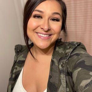 Meet your Posher, Christina